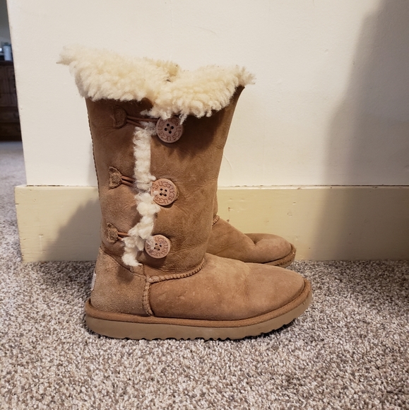 Authentic Ugg designer tall Triple Bailey Button boots sz 3 in good condition - Picture 3 of 14